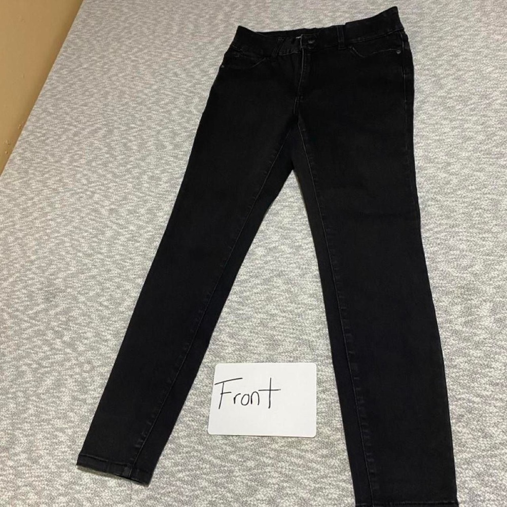 Tahari Black skinny jeans women 8/29. SKU-C16.
